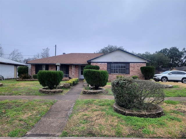 ranch-style house with a front yard