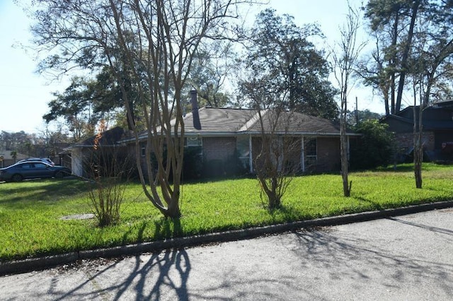 view of front of house featuring a front yard