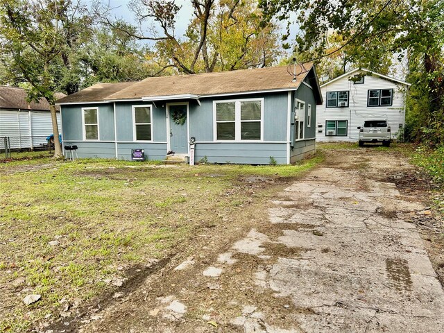 view of front of house with a front lawn