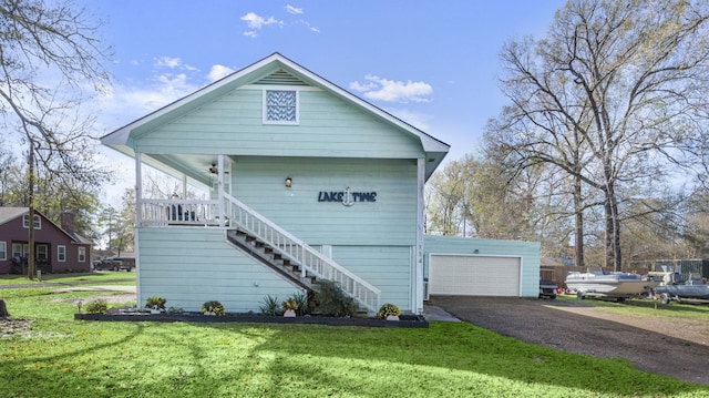 view of front of house with a front lawn