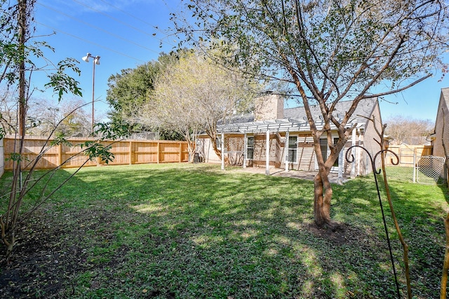 view of yard featuring a pergola