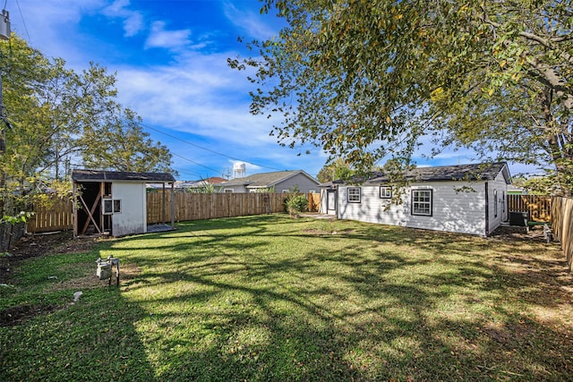 view of yard with a storage shed