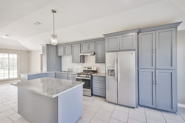 kitchen featuring decorative backsplash, vaulted ceiling, sink, fridge with ice dispenser, and stainless steel range with gas stovetop