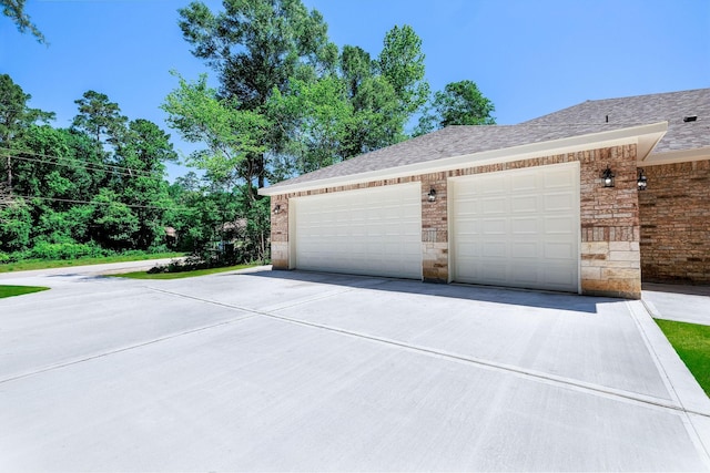 228 Feldspar Ln, Huntsville, TX 77340 - garage with driveway