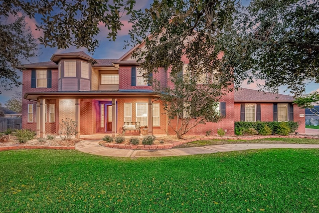 view of front of house featuring a yard