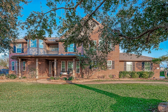 view of front facade with a front lawn