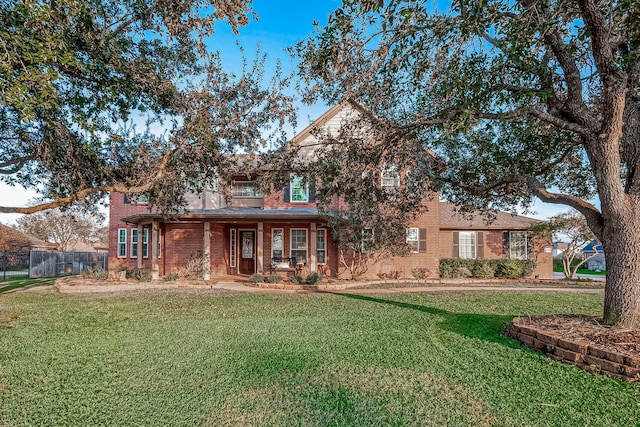 view of front of house featuring a front yard