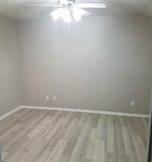 empty room featuring light hardwood / wood-style floors and ceiling fan