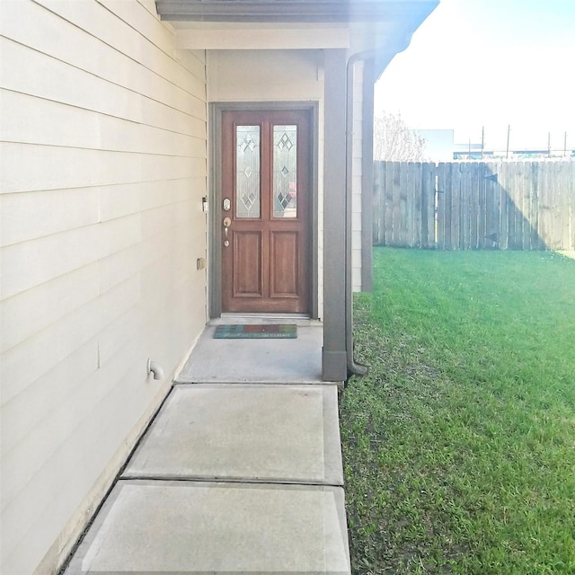 entrance to property featuring a yard