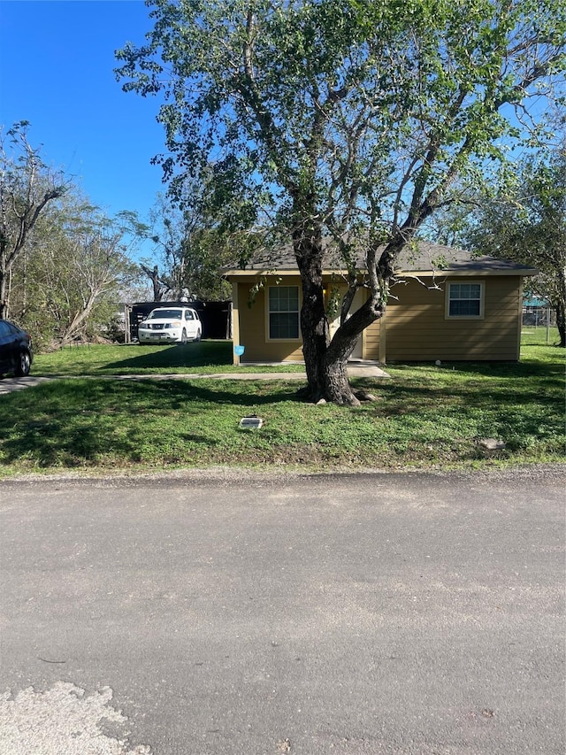 ranch-style home featuring a front yard