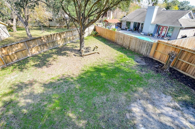 view of yard featuring a patio area