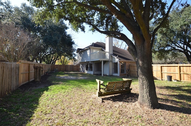 view of yard featuring a balcony