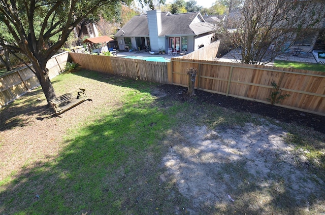 view of yard featuring a patio area