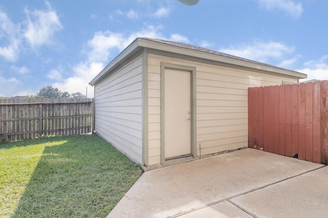 view of outbuilding with a yard