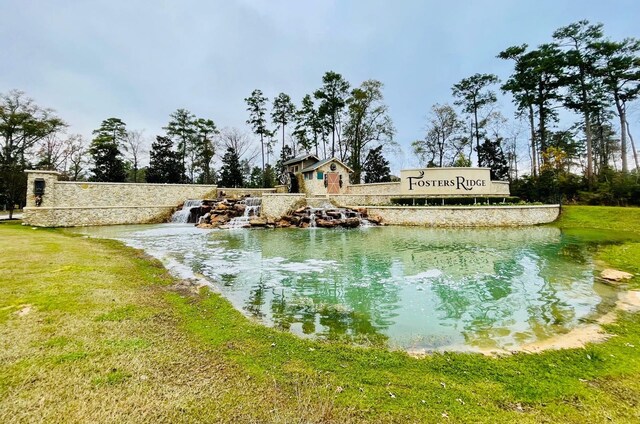 view of water feature