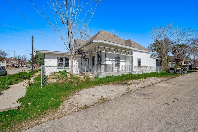 view of front of house featuring a porch