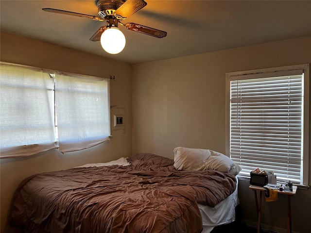 bedroom with ceiling fan