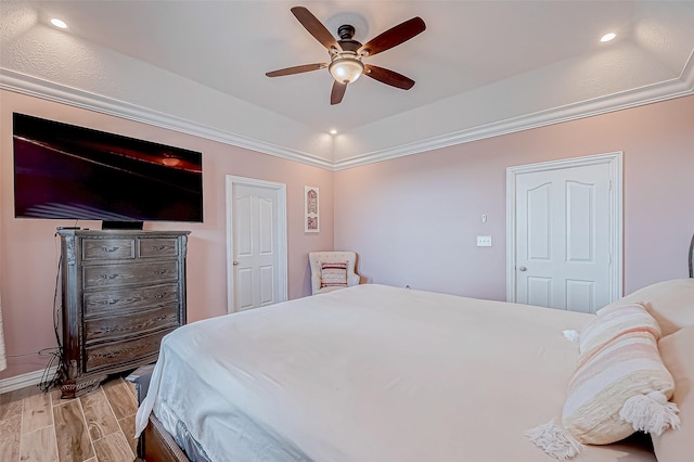 bedroom with ceiling fan