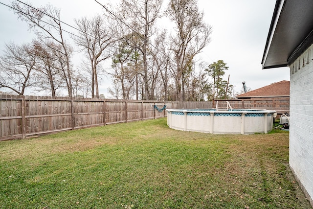 view of yard featuring a fenced in pool