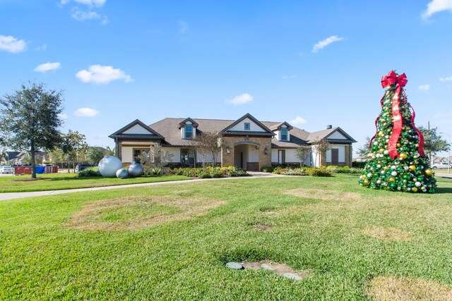 view of front of property with a front yard