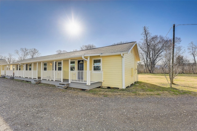 view of front of property featuring covered porch and a front yard