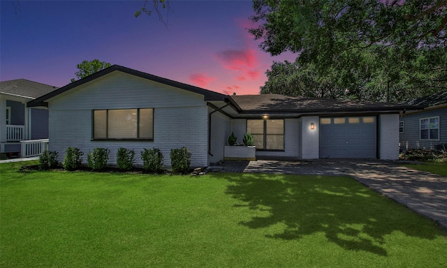 view of front facade featuring a garage and a lawn