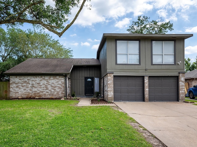 view of front of property featuring a front lawn and a garage