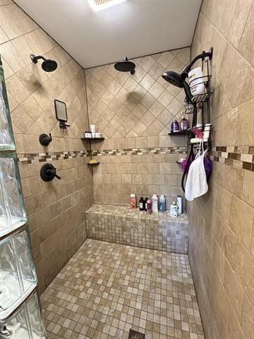 bathroom featuring tiled shower