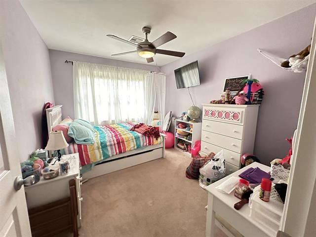 bedroom featuring carpet and ceiling fan