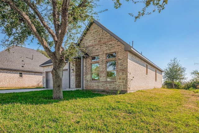 view of front of house featuring a garage and a front lawn