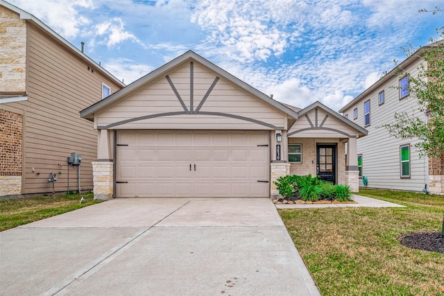 view of front facade featuring a front yard and a garage