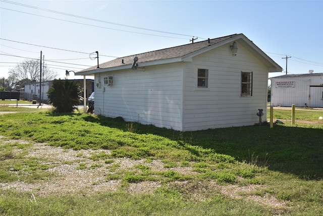 view of side of property featuring a yard