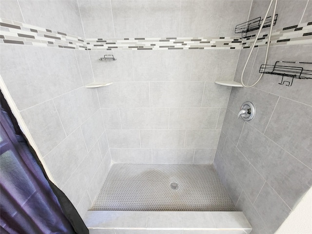 bathroom featuring curtained shower