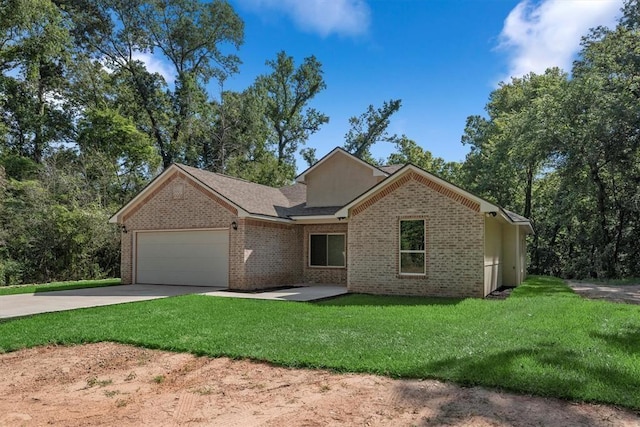 view of front facade featuring a garage and a front yard