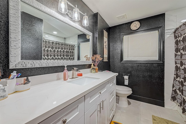 606 S Kaufman Dr, Deer Park, TX 77536 - full bath featuring a shower with curtain, visible vents, toilet, vanity, and tile patterned flooring