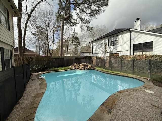 view of swimming pool