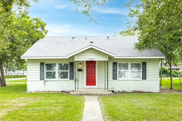 view of front of house with a front yard