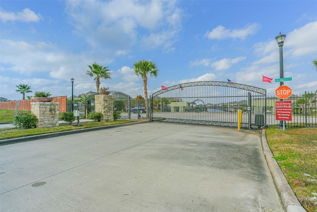 Listing photo 2 for 617 Appia Dr, Kemah TX 77565