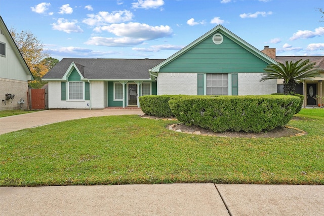 single story home featuring a front yard