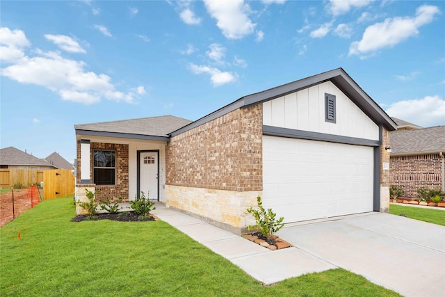 view of front of house featuring a front yard and a garage