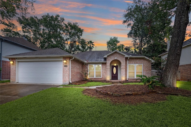 view of front facade featuring a garage and a lawn