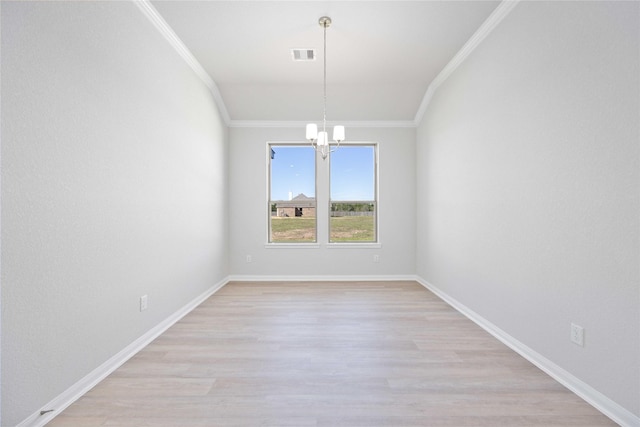 spare room with light hardwood / wood-style floors, crown molding, and a notable chandelier