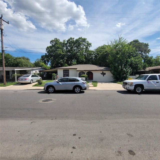 view of front of property featuring a carport