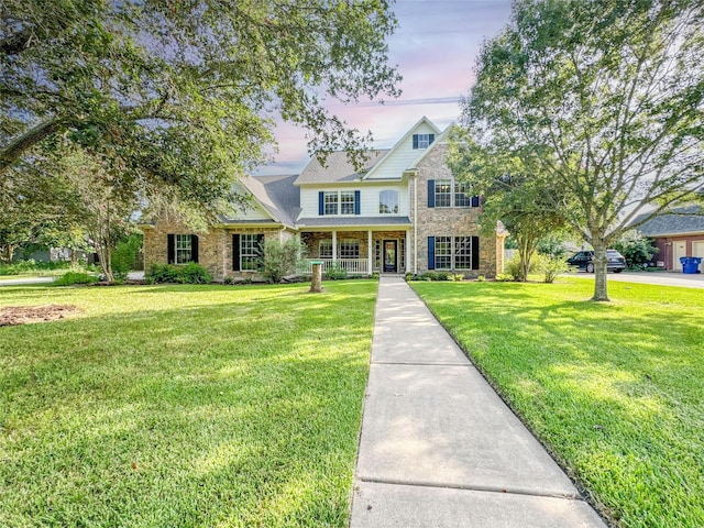 view of front of home featuring a lawn