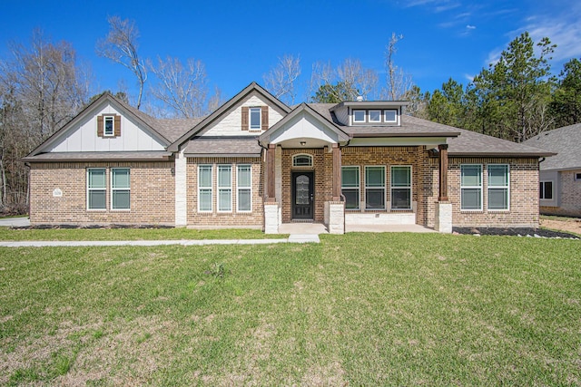 view of front of home featuring a front lawn