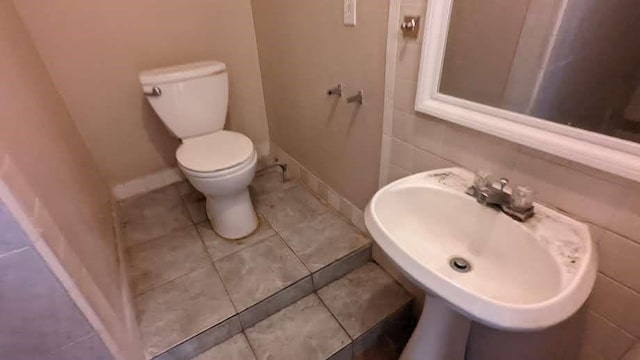 bathroom with toilet and sink