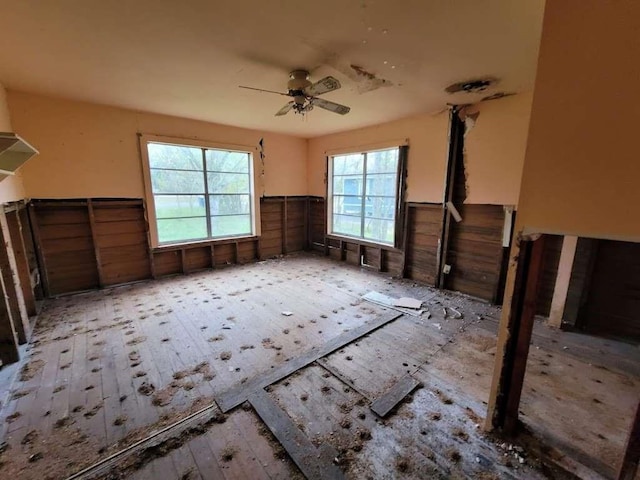 misc room with plenty of natural light and ceiling fan