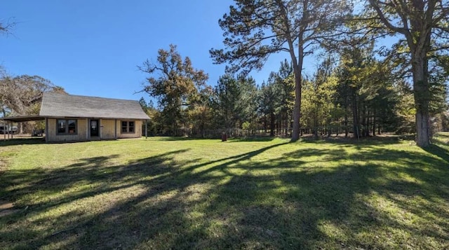 view of yard featuring a carport