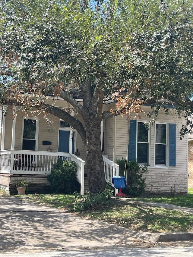 view of front of property with covered porch