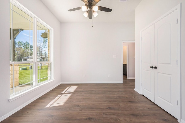 empty room featuring dark hardwood / wood-style floors and ceiling fan